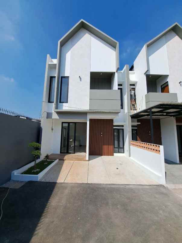 dijual rumah lubang buaya