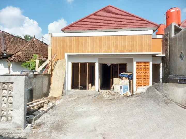 dijual rumah maguwoharjo kec depok kab