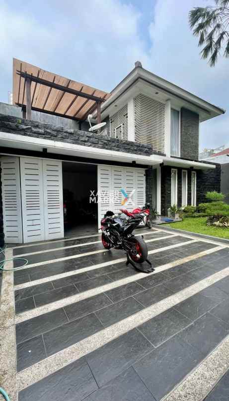 dijual rumah mainroad cluster araya