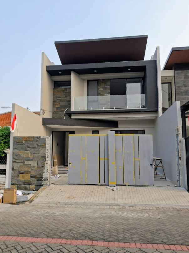 dijual rumah manyar