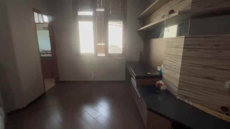 dijual rumah manyar kartika