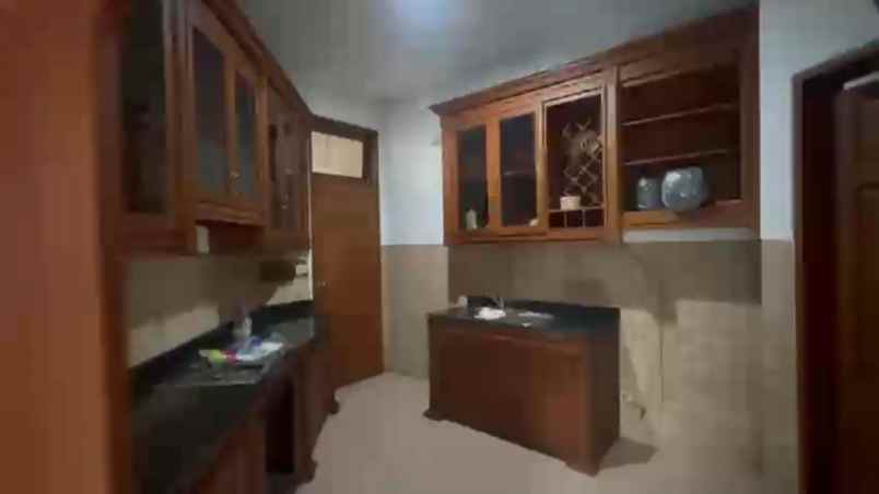 dijual rumah manyar kartika