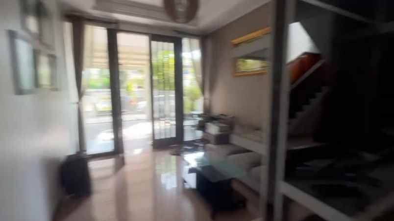 dijual rumah manyar kartika