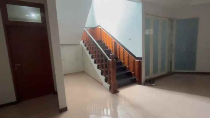 dijual rumah manyar kartika