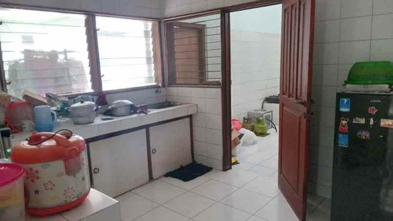 dijual rumah manyar kartika