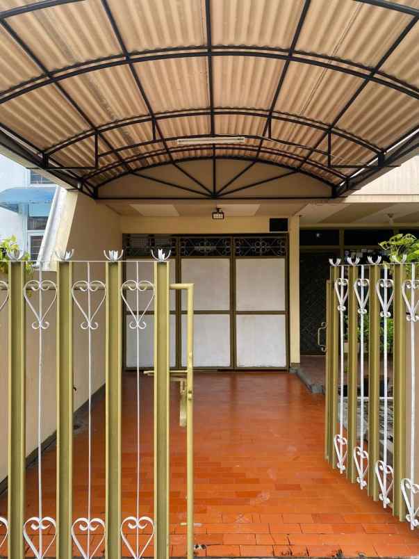 dijual rumah manyar kertoadi