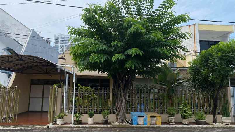 dijual rumah manyar kertoadi