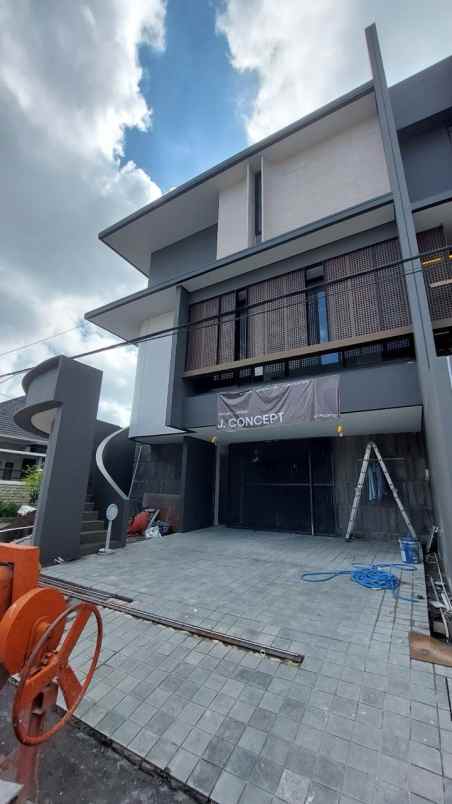 dijual rumah manyar kertoadi
