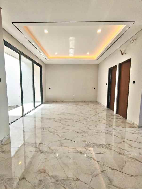 dijual rumah manyar kertoarjo