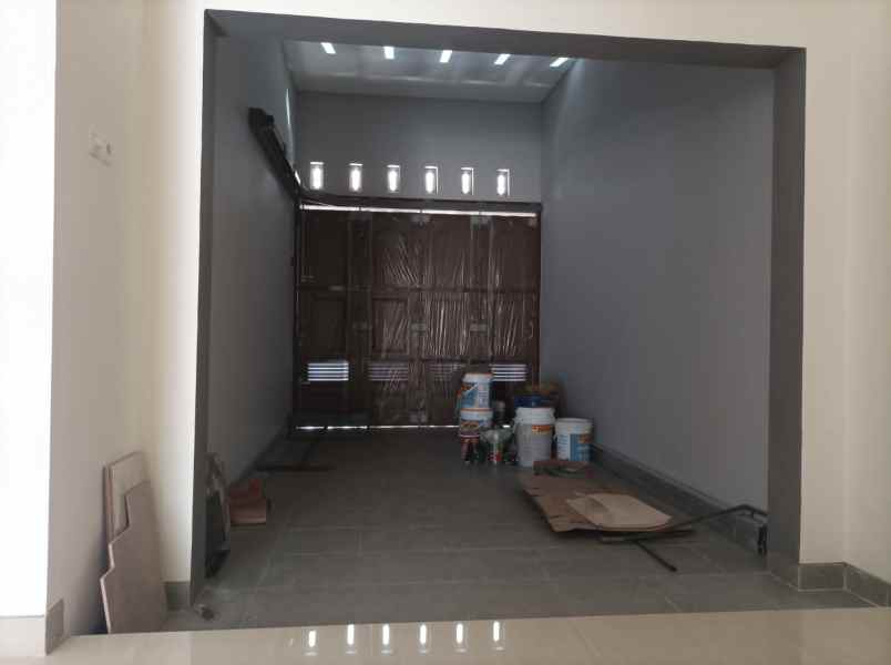 dijual rumah manyar tirtomoyo