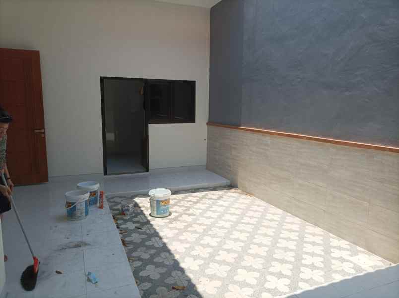 dijual rumah manyar tirtomoyo