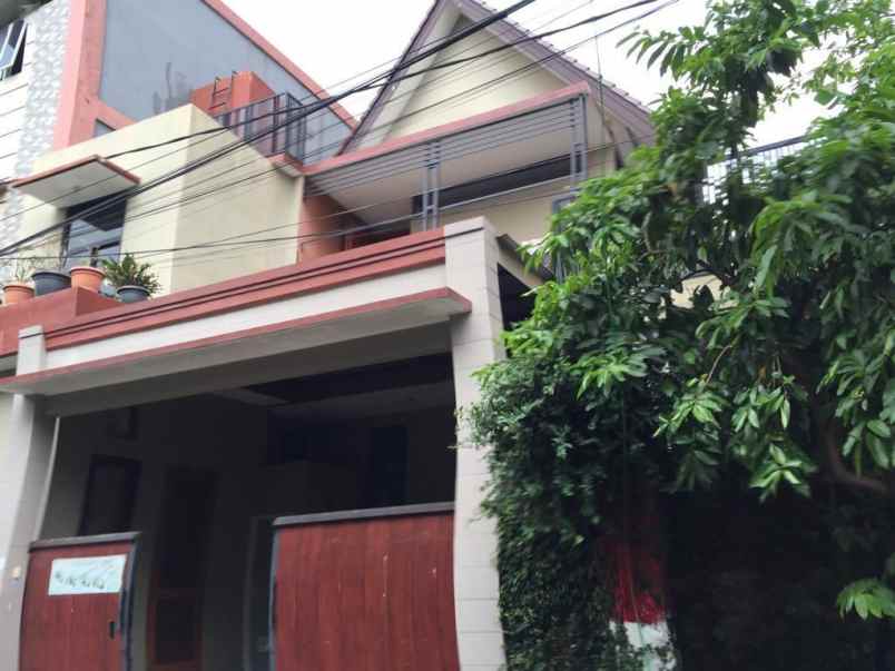 dijual rumah menteng atas