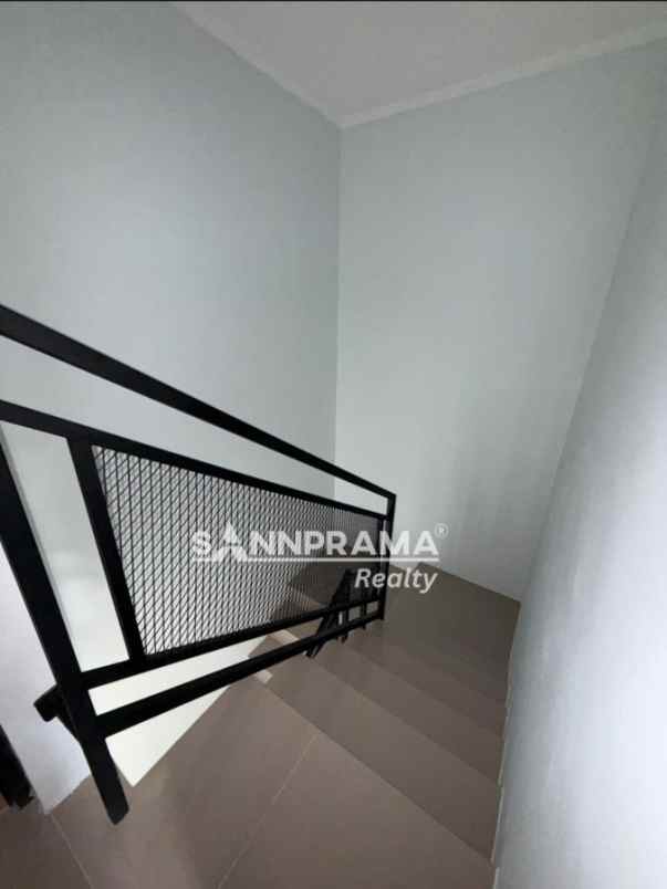 dijual rumah meruyung depok