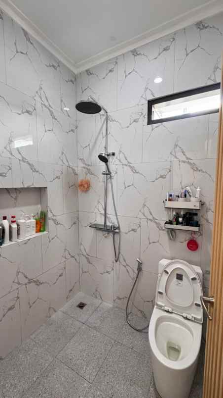 dijual rumah mewah di buah batu margawangi bandung