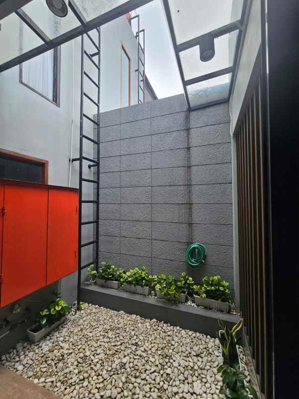 dijual rumah mewah di buah batu margawangi bandung