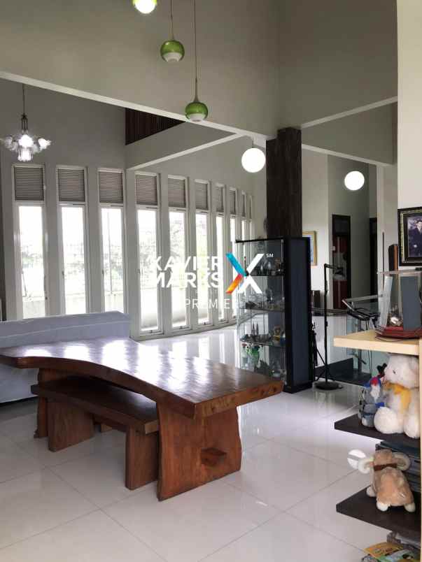 dijual rumah mewah di ijen nirwana klojen kota malang