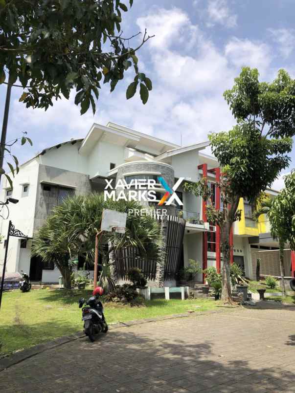 dijual rumah mewah di ijen nirwana klojen kota malang