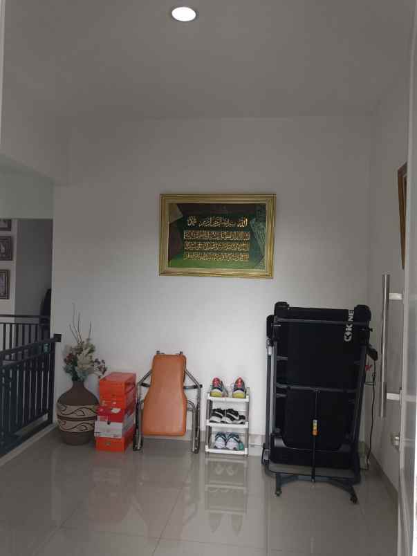 dijual rumah mewah lokasi strategis pekayon