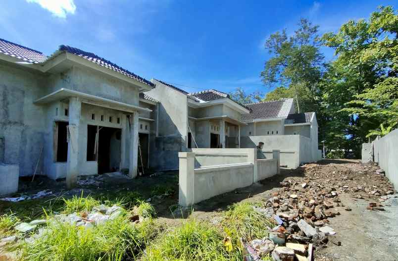 dijual rumah moyudan