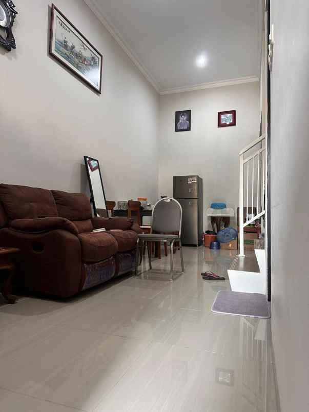 dijual rumah mulyosari prima