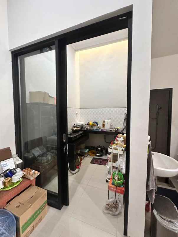 dijual rumah mulyosari prima