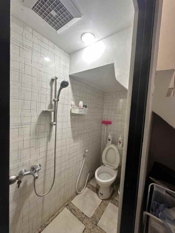 dijual rumah mulyosari prima