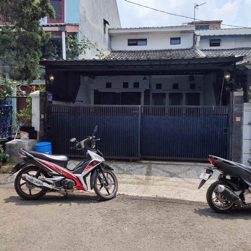 dijual rumah murah di komplek permata kbb