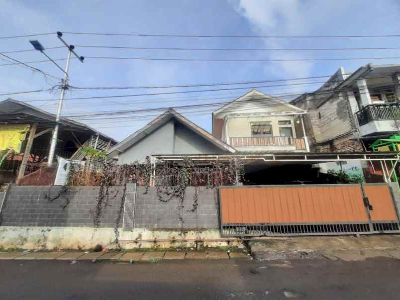 dijual rumah padasuka