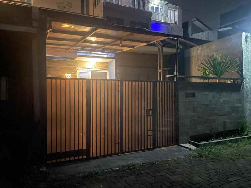 dijual rumah padasuka