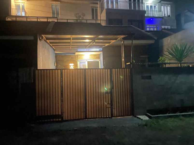 dijual rumah padasuka