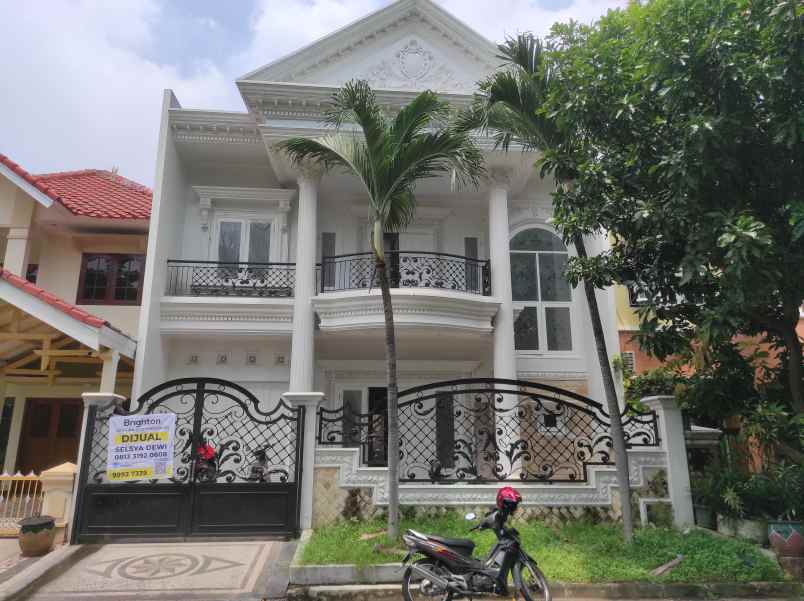 dijual rumah pakuwon city