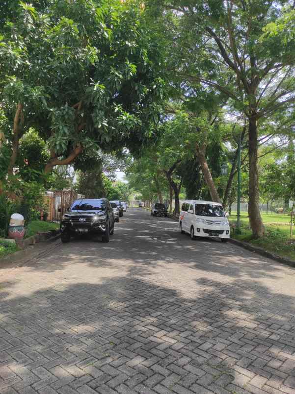 dijual rumah pakuwon city