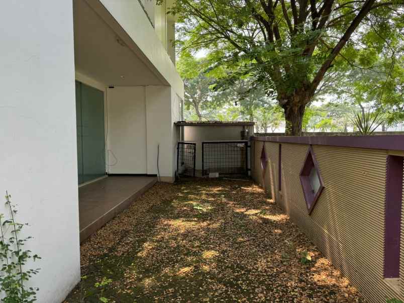 dijual rumah pakuwon city