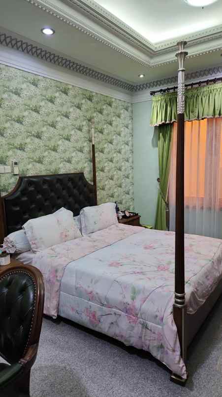 dijual rumah pakuwon city