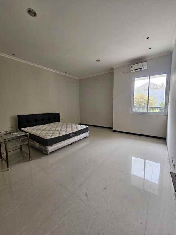 dijual rumah pakuwon city sukolilo surabaya