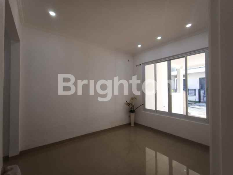 dijual rumah pakuwon city taman mutiara