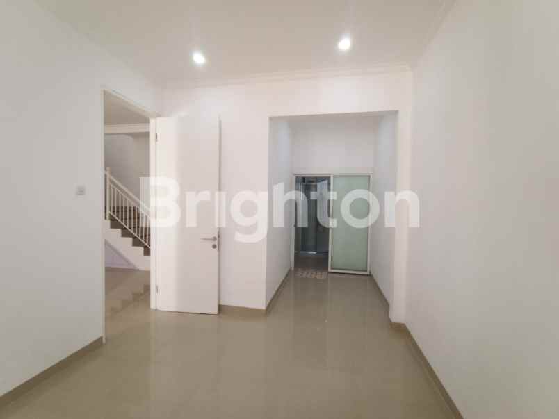 dijual rumah pakuwon city taman mutiara