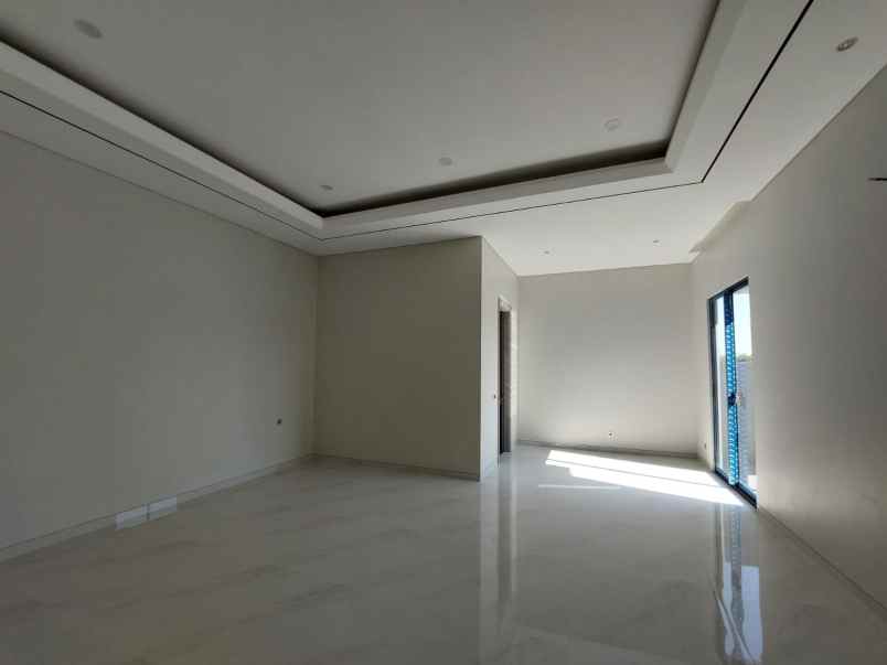 dijual rumah pakuwon indah lisbon