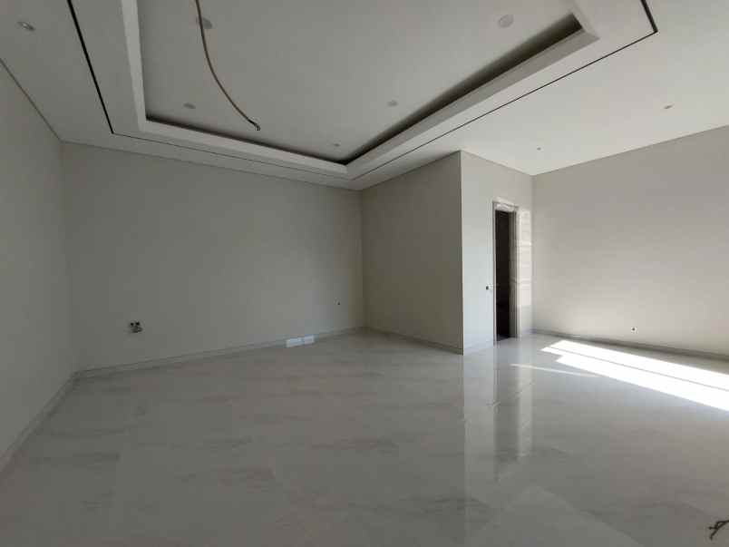 dijual rumah pakuwon indah lisbon