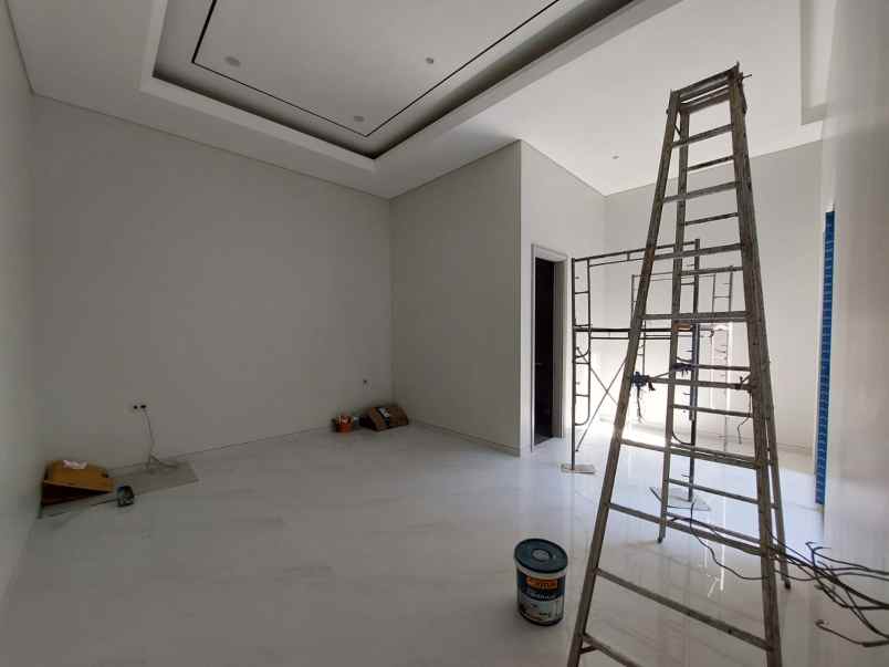 dijual rumah pakuwon indah lisbon