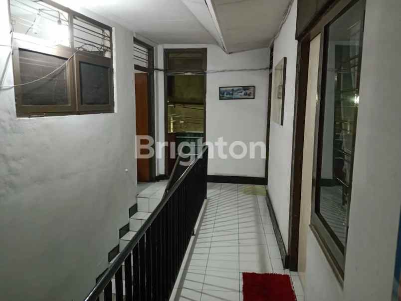 dijual rumah peneleh