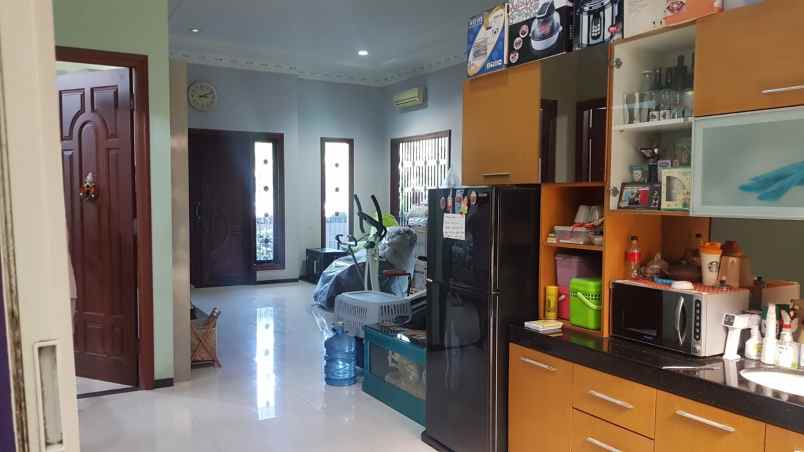 dijual rumah penjaringan sari