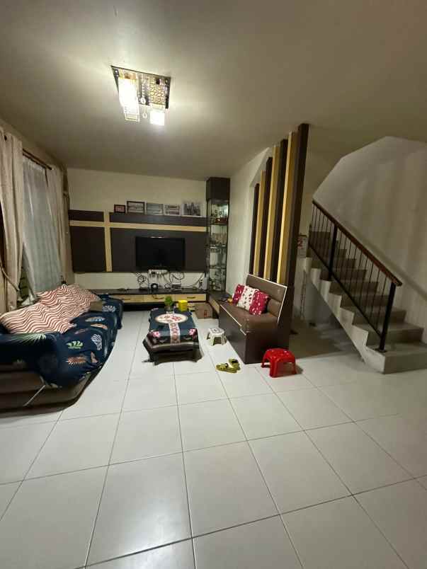 dijual rumah permata regency