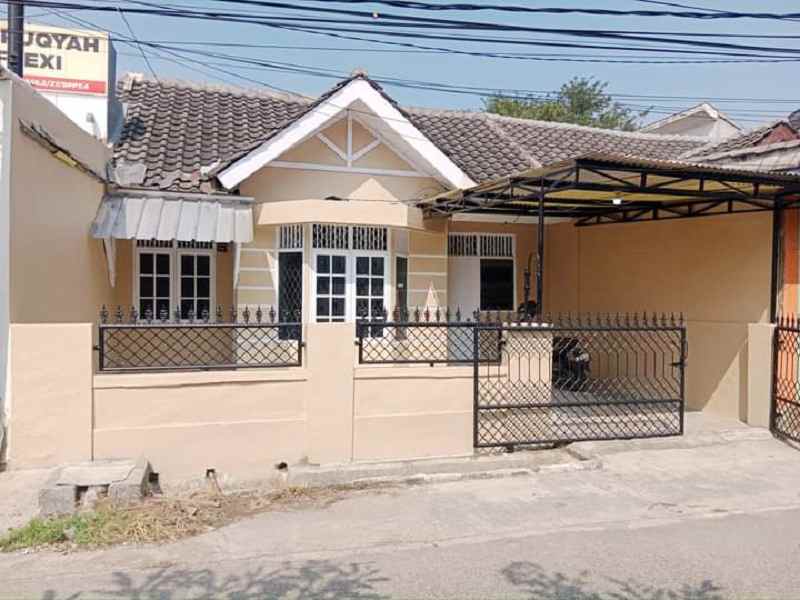 dijual rumah perumahan taman tridaya