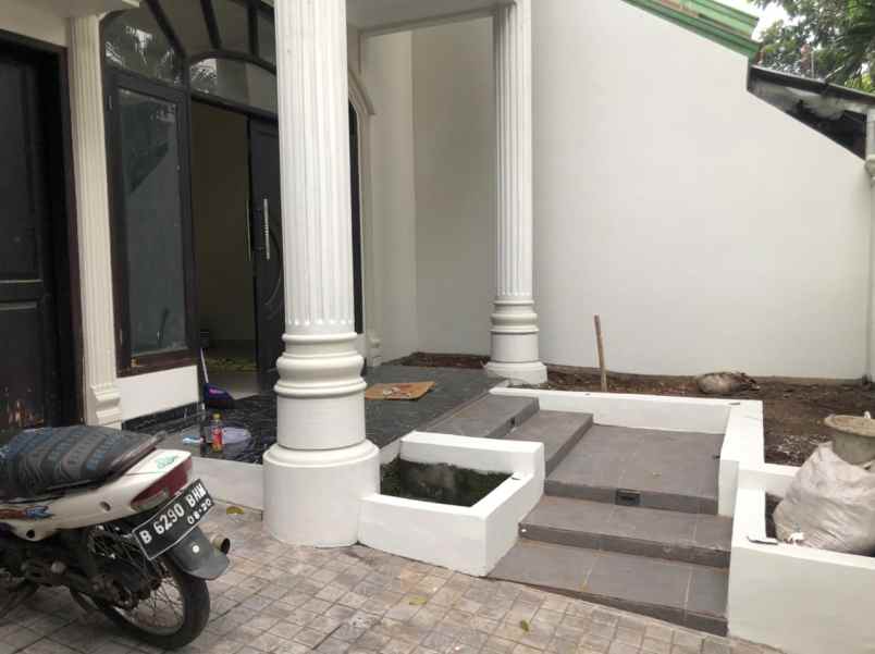 dijual rumah petukangan