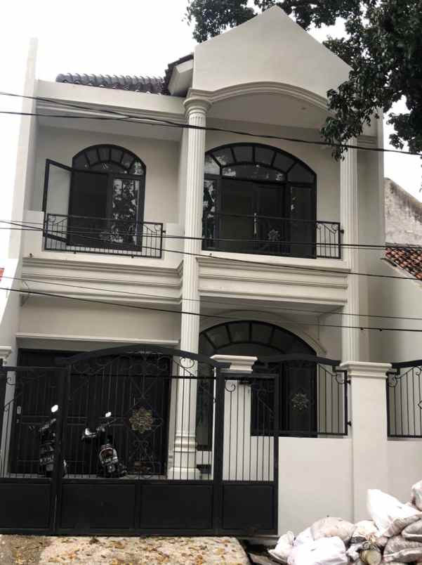 dijual rumah petukangan