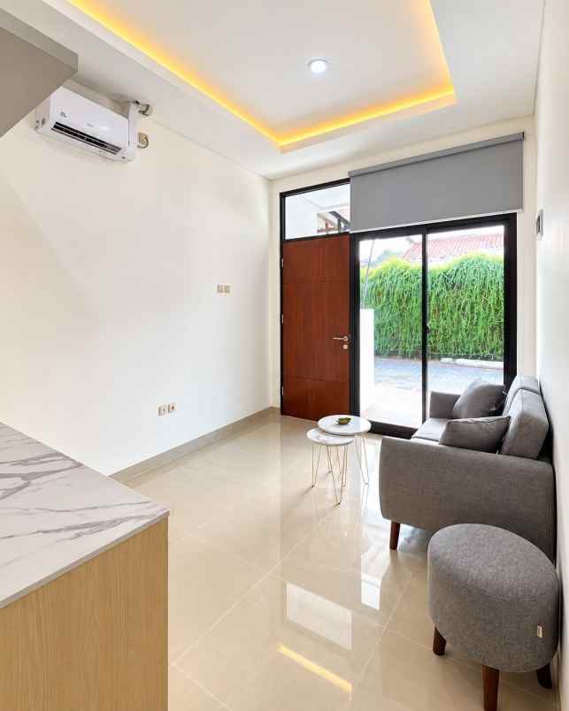 dijual rumah pondok aren