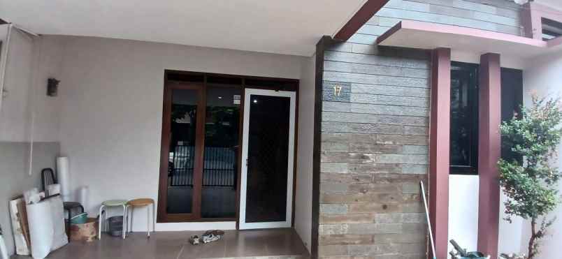 dijual rumah puri dago