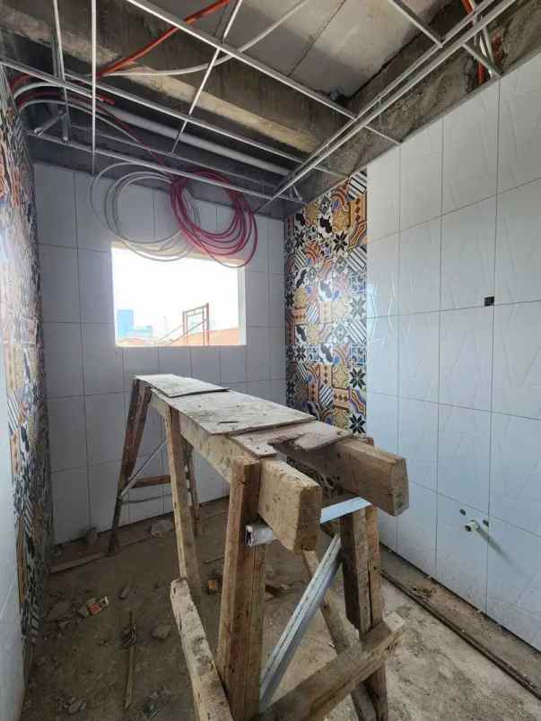 dijual rumah puri indah jl kembangan