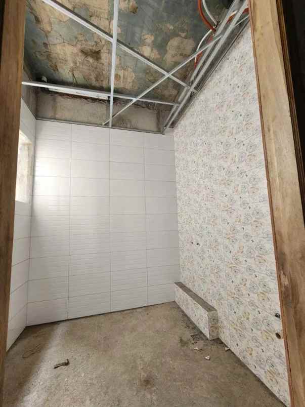 dijual rumah puri indah jl kembangan